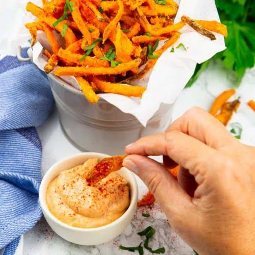 Baked Yam Fries with Sriracha Hummus (Vegan + GF)